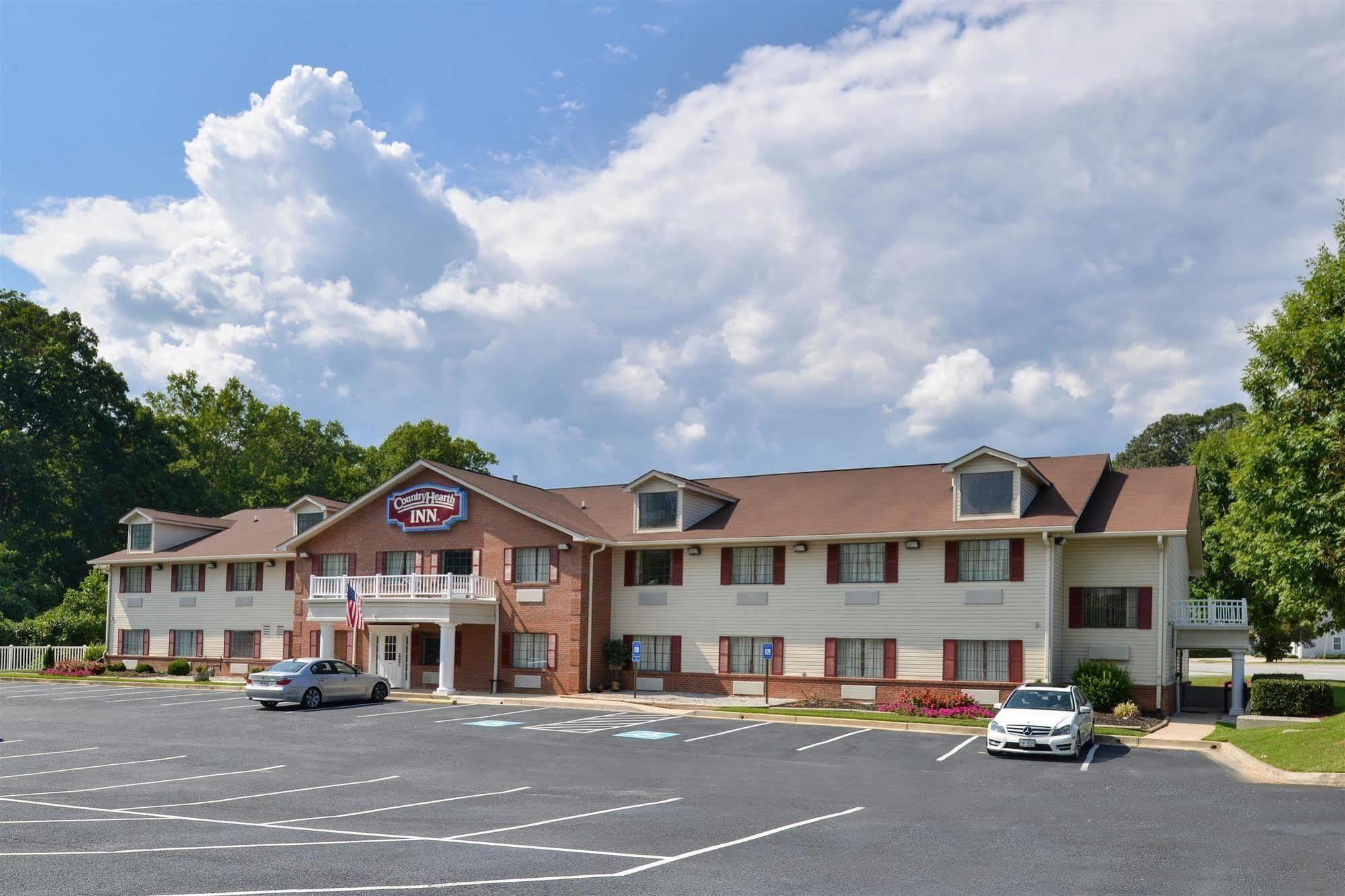 คันทรี ฮาร์ท อินน์ แอนด์ สวีท ทอกโคอา Hotel Toccoa ภายนอก รูปภาพ